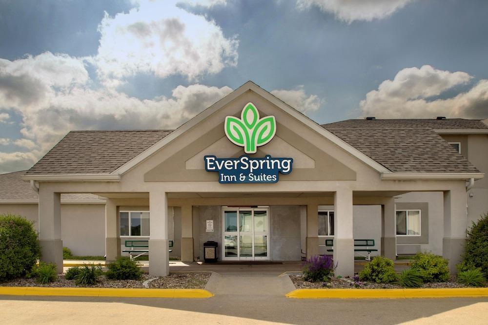 Everspring Inn & Suites Oskaloosa Exterior photo