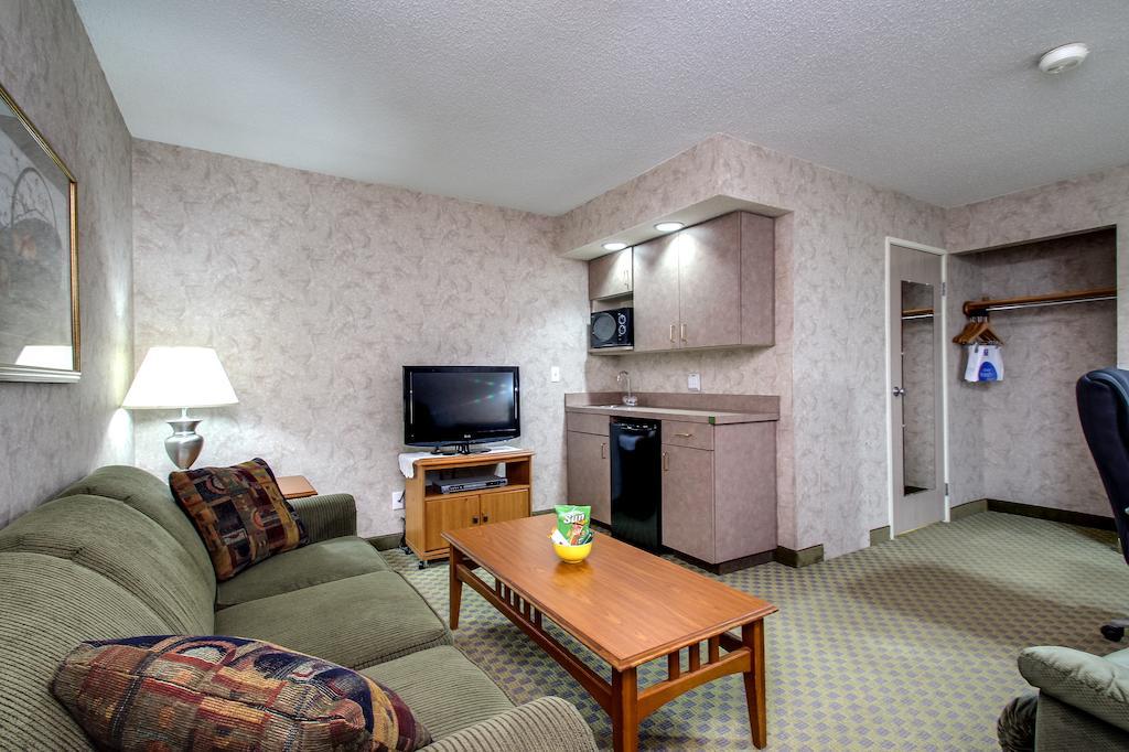 Everspring Inn & Suites Oskaloosa Room photo